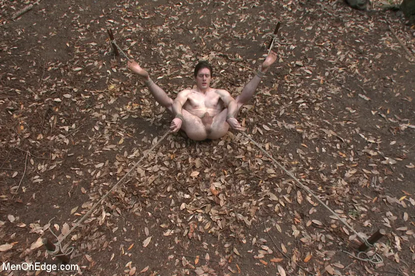 Kink Men 'Bi stud bound and edged in the forrest' starring Dirk Wakefield (Photo 3)