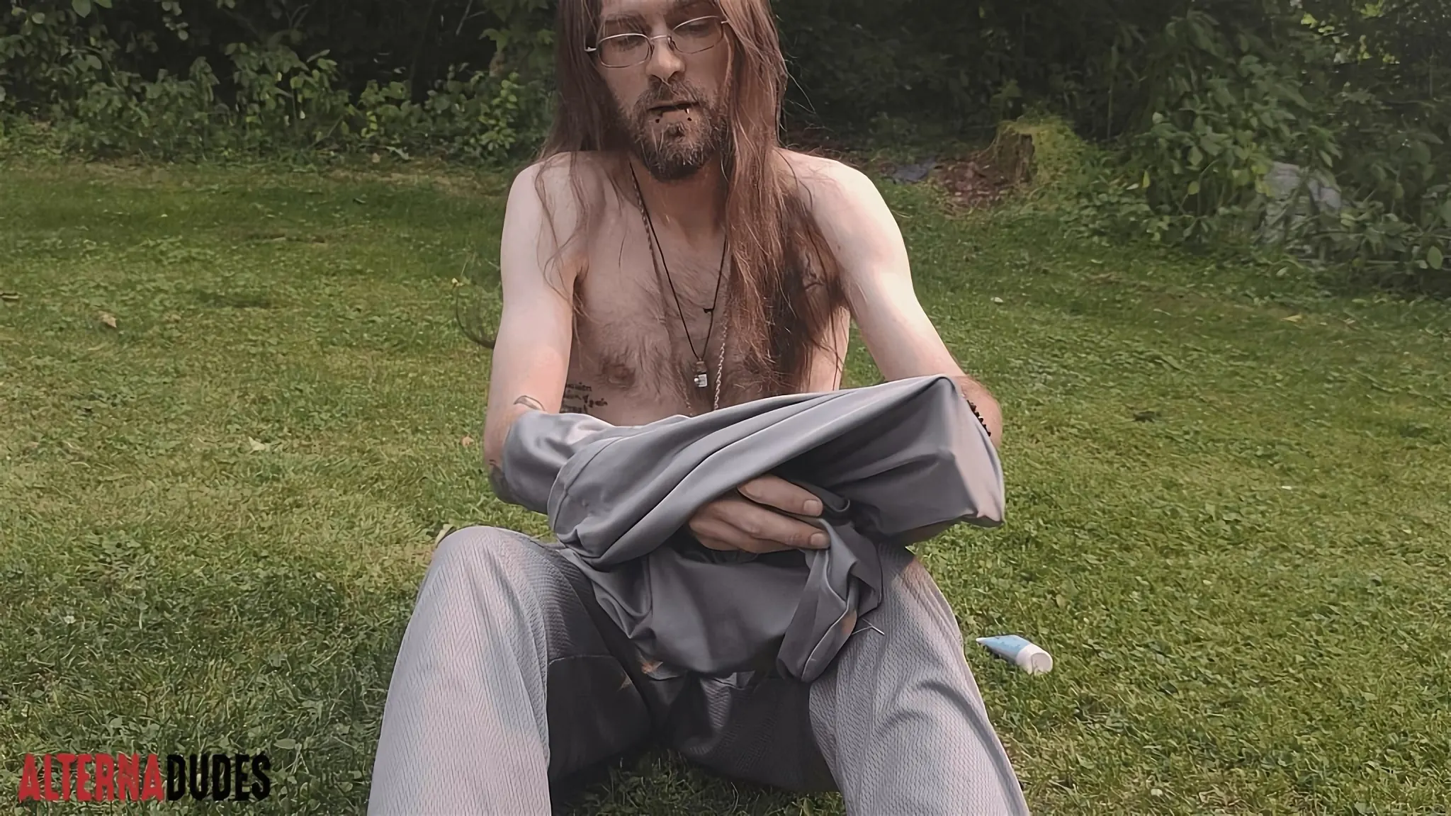 Kink Men 'Backyard Nut' starring Bearded Squirrel (Photo 1)