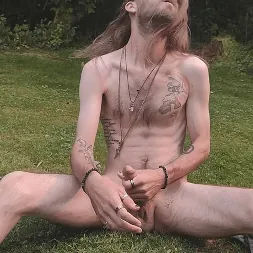 Bearded Squirrel in 'Kink Men' Backyard Nut (Thumbnail 8)