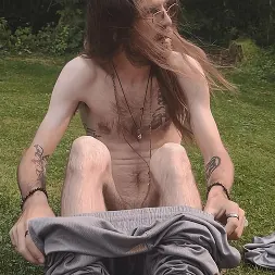 Bearded Squirrel in 'Kink Men' Backyard Nut (Thumbnail 12)