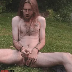 Bearded Squirrel in 'Kink Men' Backyard Nut (Thumbnail 25)