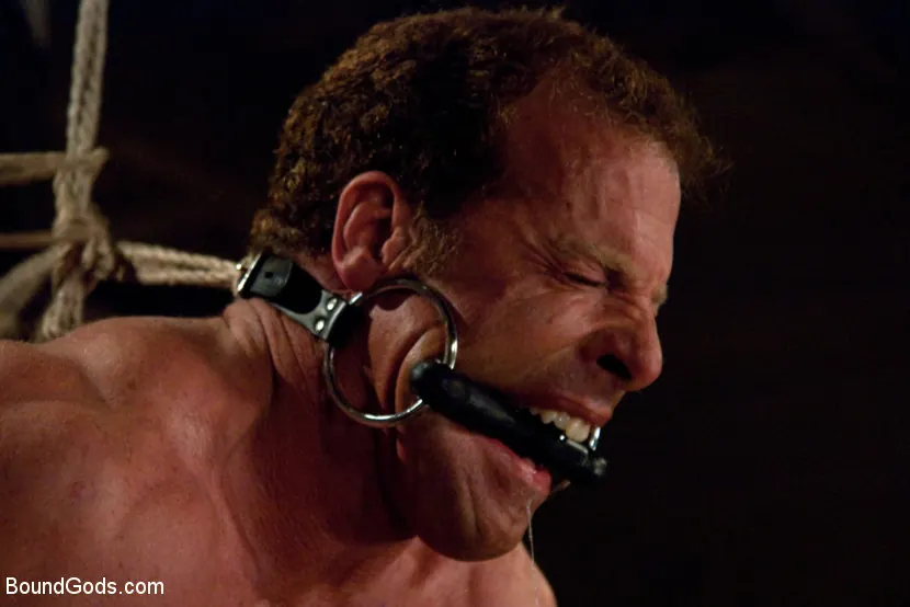 Kink Men 'Interrogating Derek Pain - Live Shoot' starring Daddy Zeus (Photo 15)