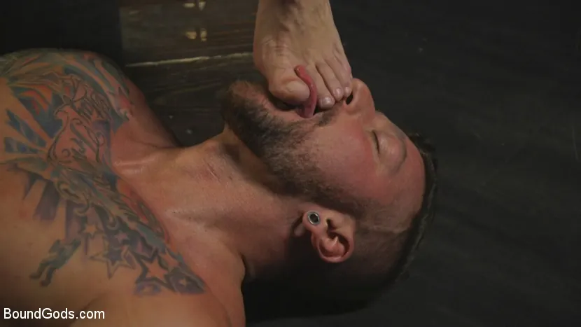 Kink Men 'Muscled pig slave gets his first taste of the cattle prod' starring Hugh Hunter (Photo 4)