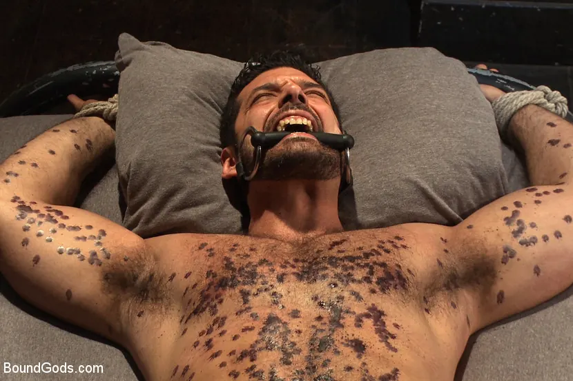 Kink Men 'Mr Wilde binds and fucks a muscled body builder with an uncut cock' starring Marcus Ruhl (Photo 5)