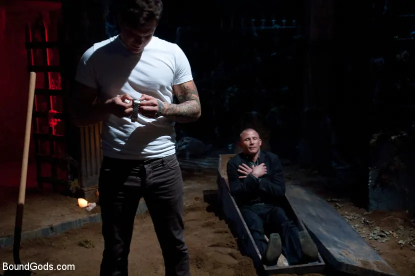Kink Men 'The Grave Robber - Halloween Update' starring Parker London (Photo 2)