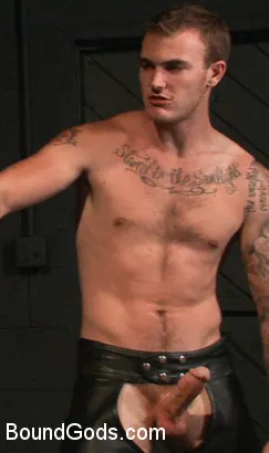 Kink Men 'Christian Wilde and a new sub' starring Travis Irons (Photo 10)