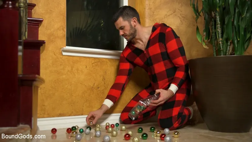 Kink Men 'Homo Alone, Part One: Vander Pulaski Taken Down in Home Invasion' starring Vander Pulaski (Photo 4)