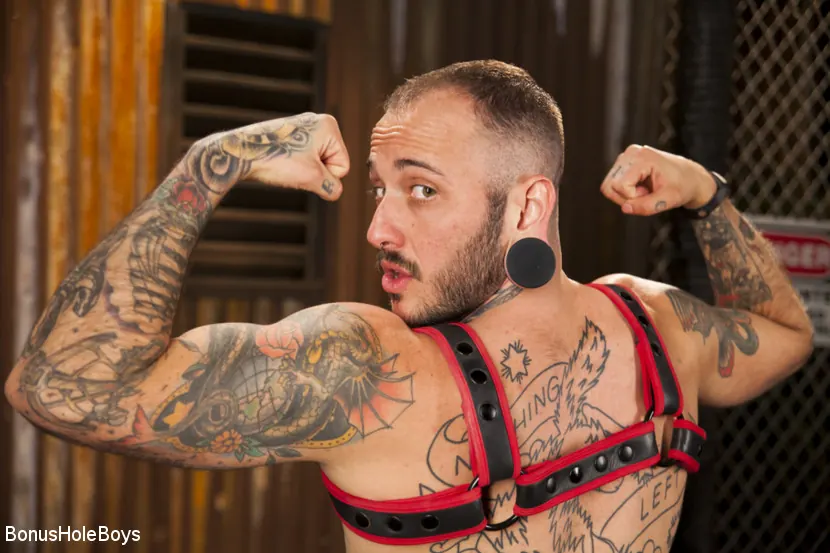 Kink Men 'FTM Muscle Boy Gets Wet For The Gym' starring Viktor Belmont (Photo 18)