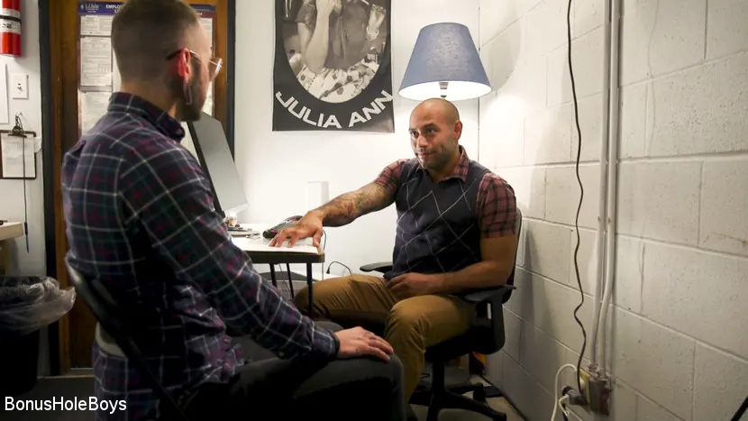 Kink Men 'Hunky FTM Tech Nerd Sexually Submits in Rope' starring Viktor Belmont (Photo 2)