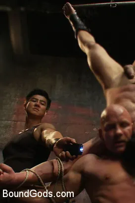 Kink Men 'You can't hurt me with that, Sir. Live Shoot' starring Vince Ferelli (Photo 14)