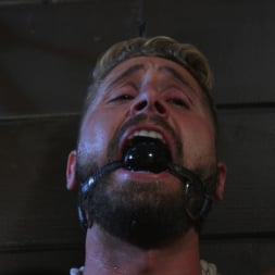 Wesley Woods in 'Kink Men' gets plugged and edged in full suspension (Thumbnail 8)