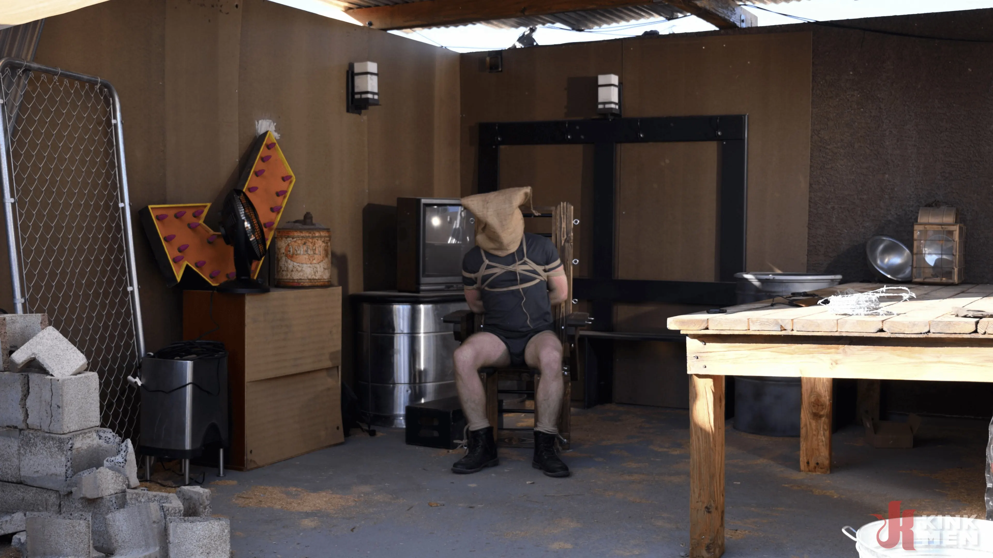 Kink Men 'The Barback: Gunnar Stone Takes Zacc Andrews Rough!' starring Zacc Andrews (Photo 4)