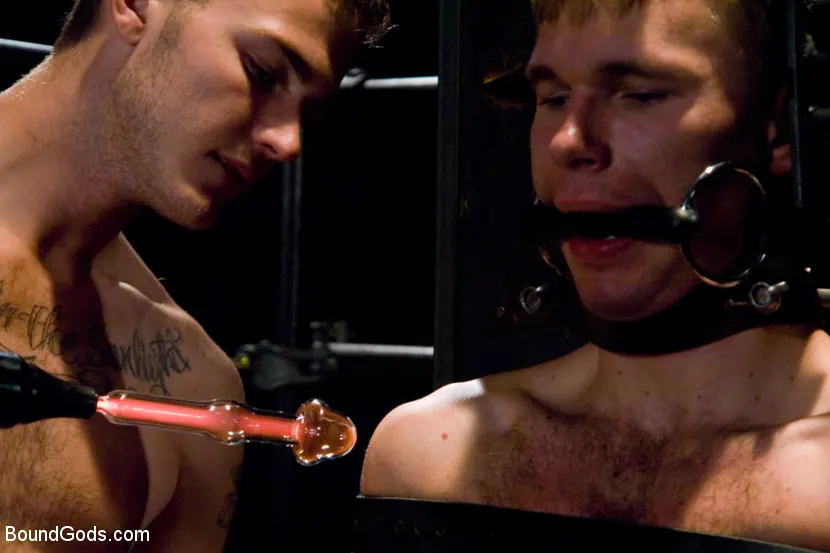 Kink Men 'Bar Bondage Hookup 2' starring Zach Alexander (Photo 12)